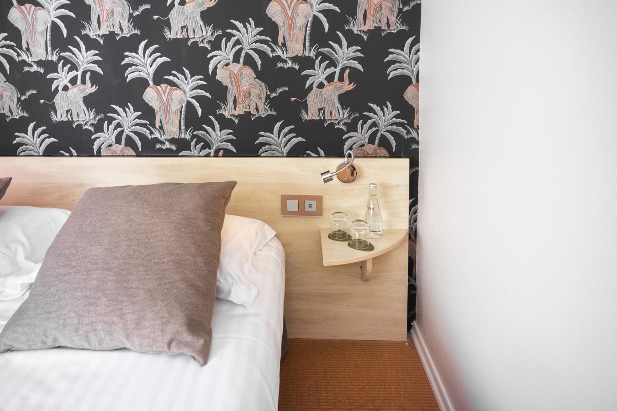 Le Carre D'Alethius Logis Hotel Restaurant Charmes-sur-Rhone エクステリア 写真