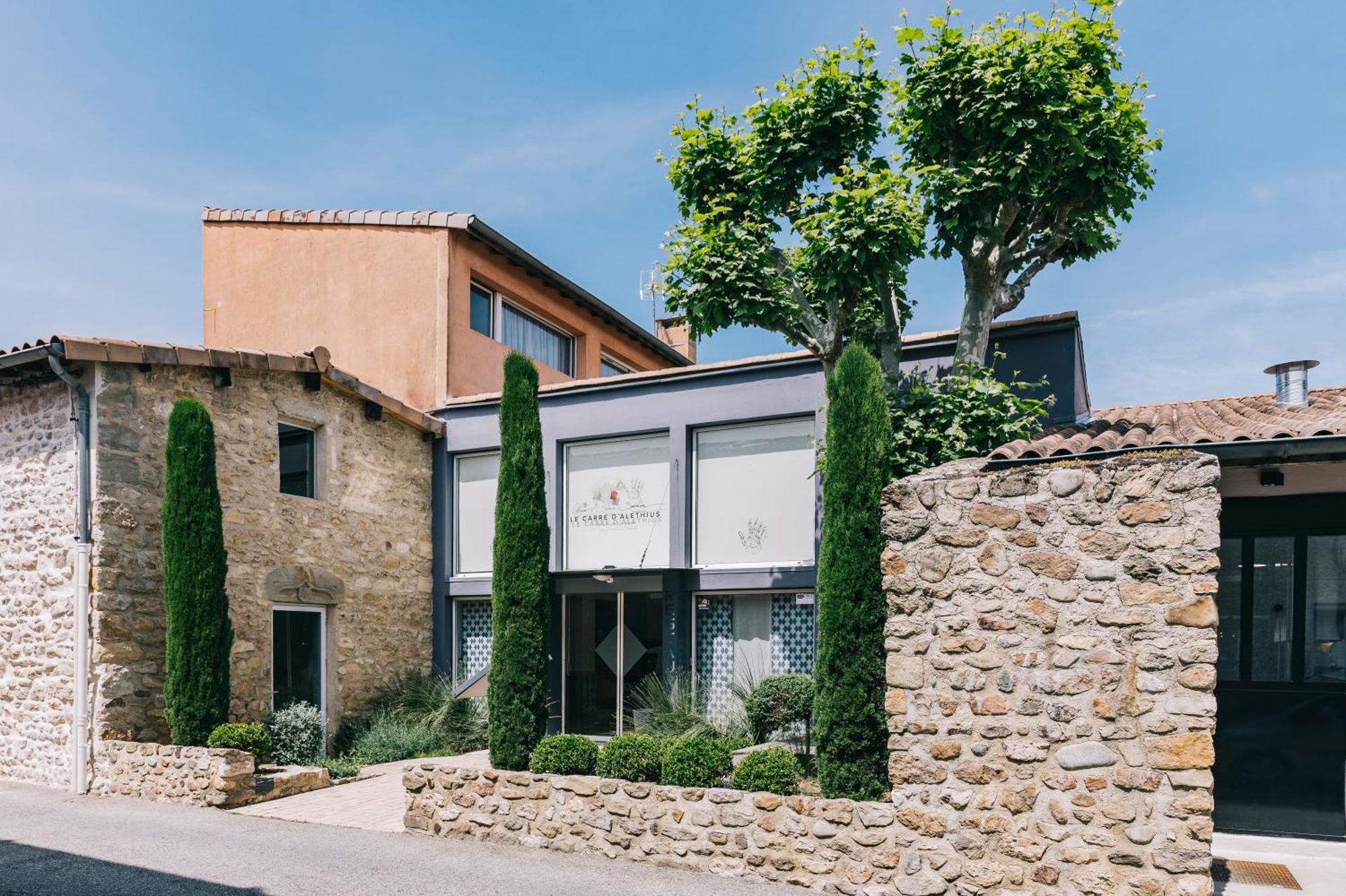 Le Carre D'Alethius Logis Hotel Restaurant Charmes-sur-Rhone エクステリア 写真