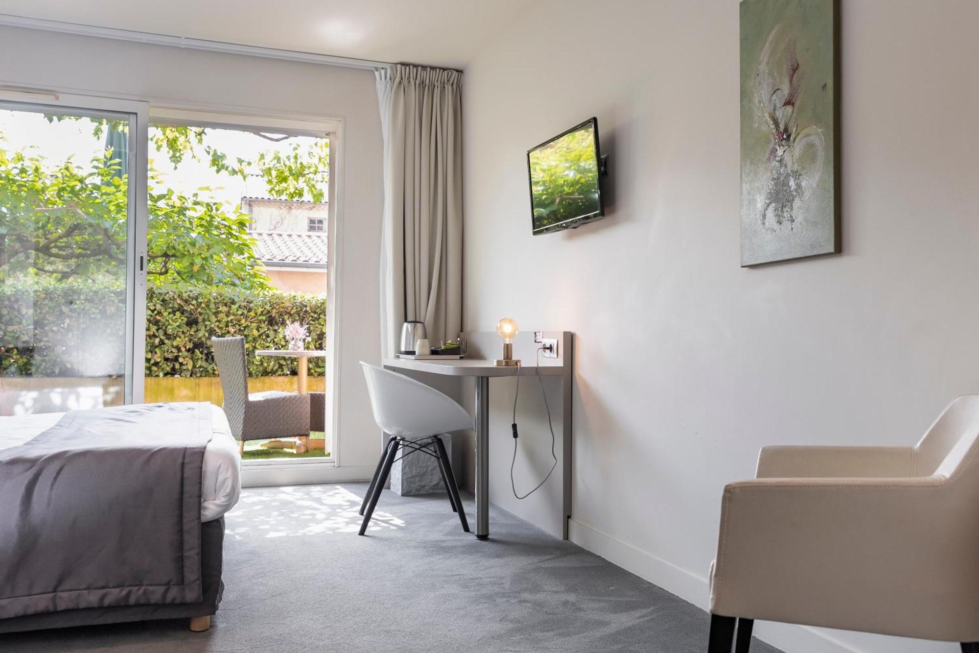Le Carre D'Alethius Logis Hotel Restaurant Charmes-sur-Rhone エクステリア 写真