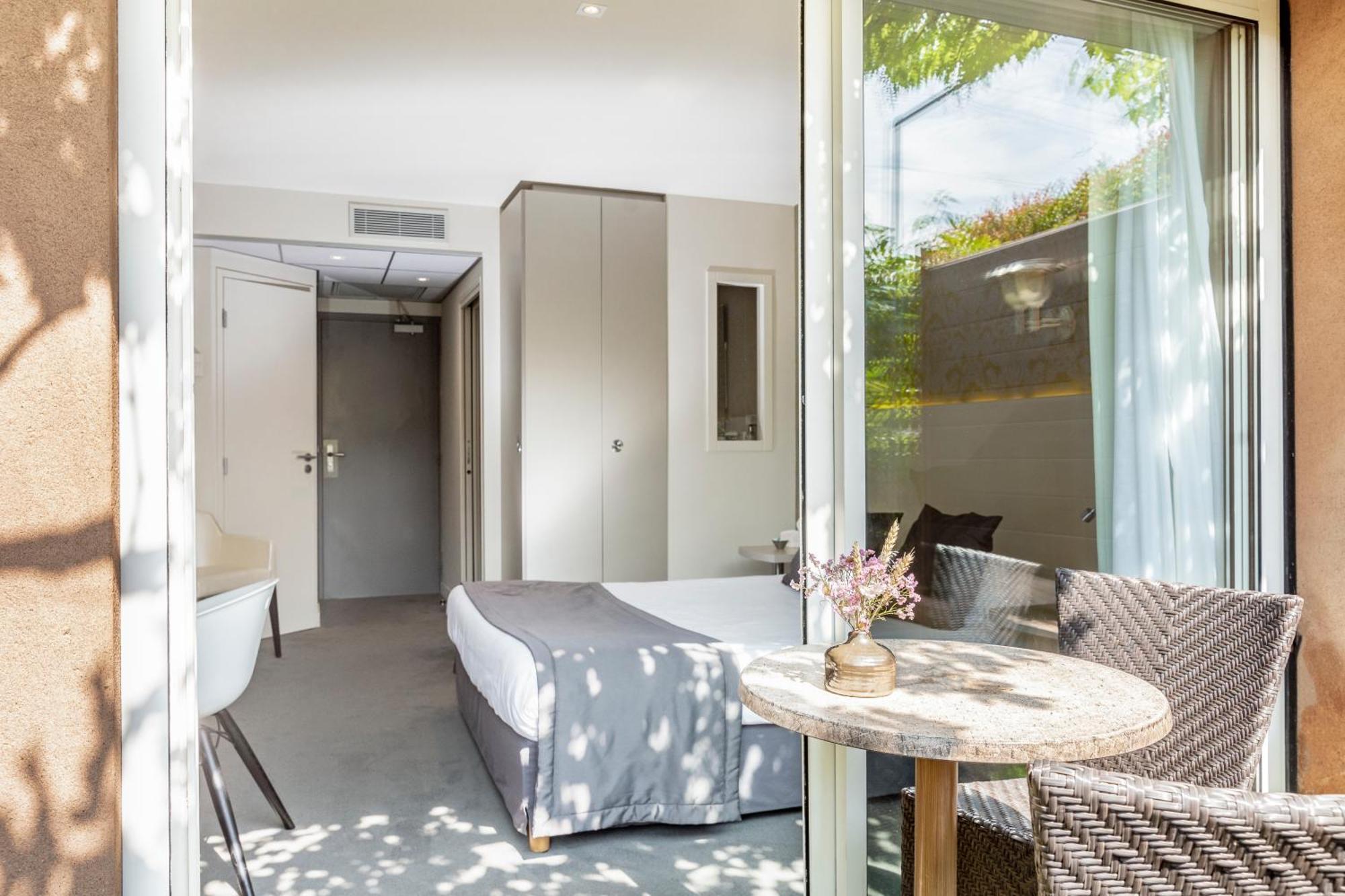 Le Carre D'Alethius Logis Hotel Restaurant Charmes-sur-Rhone エクステリア 写真