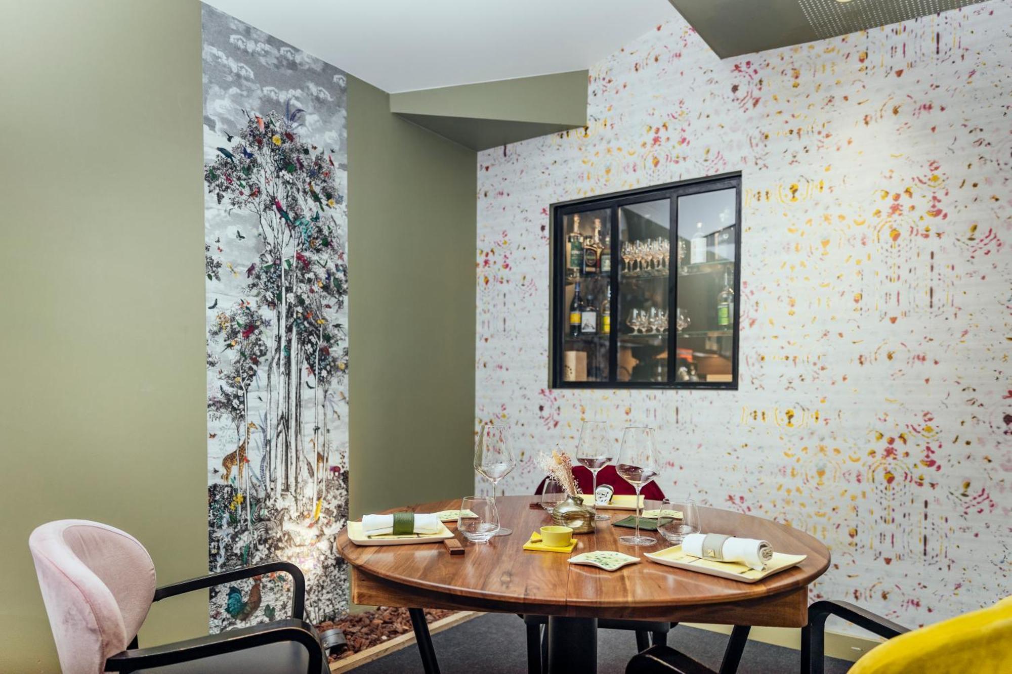 Le Carre D'Alethius Logis Hotel Restaurant Charmes-sur-Rhone エクステリア 写真