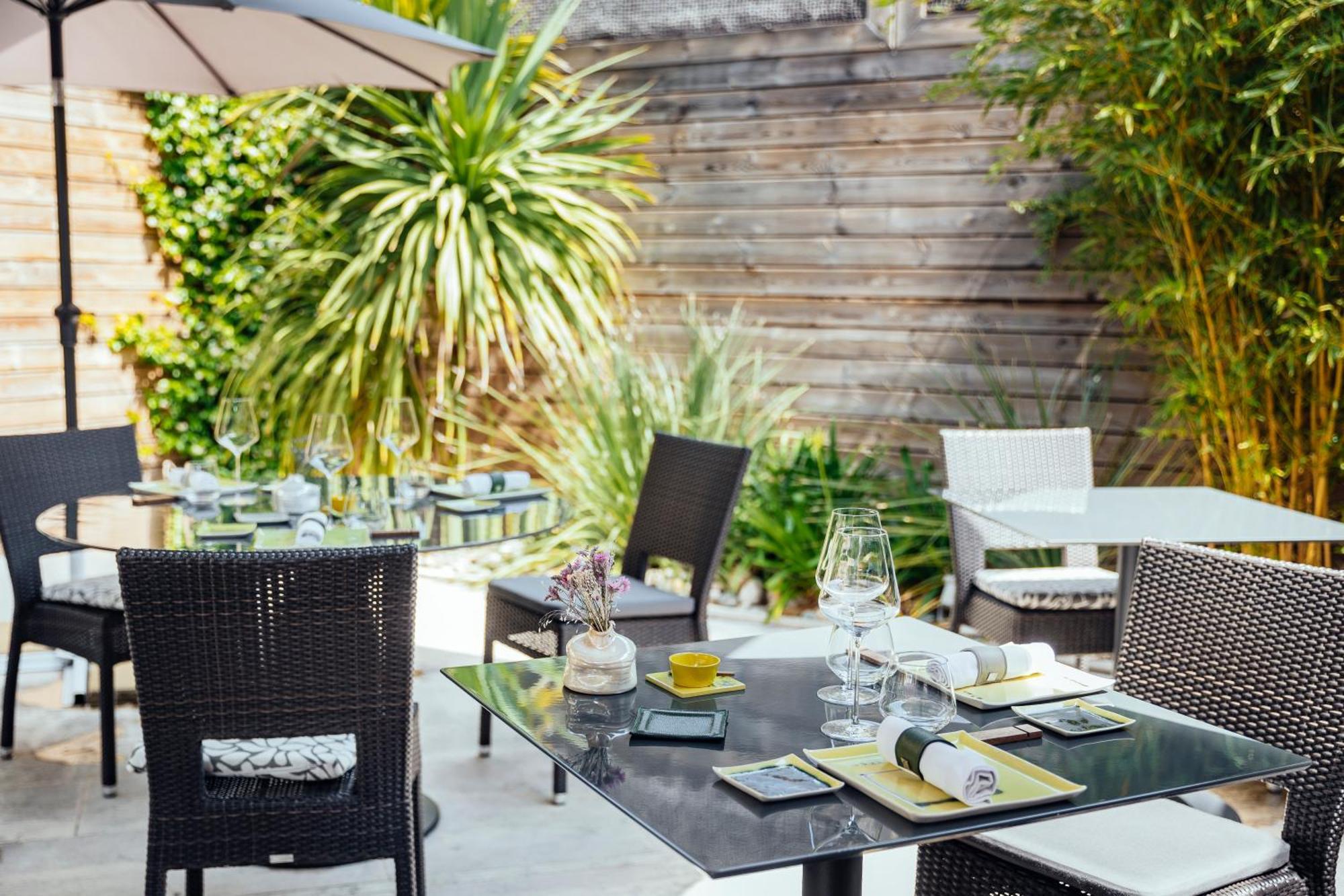 Le Carre D'Alethius Logis Hotel Restaurant Charmes-sur-Rhone エクステリア 写真