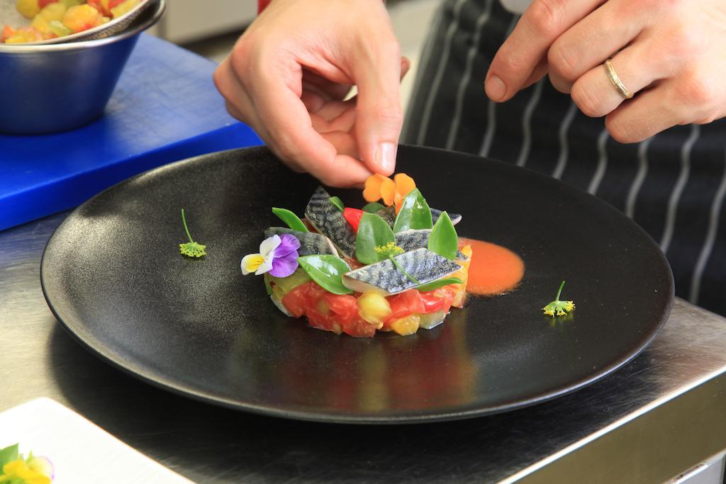 Le Carre D'Alethius Logis Hotel Restaurant Charmes-sur-Rhone エクステリア 写真